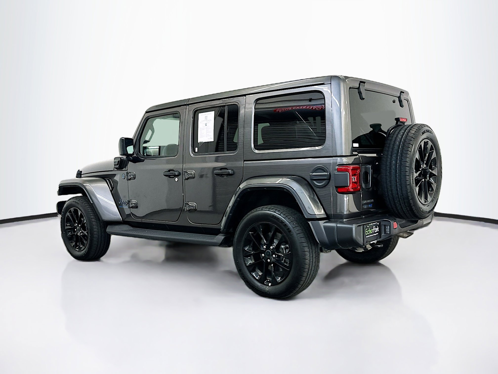 Used 2025 Jeep Wrangler Sahara image 5