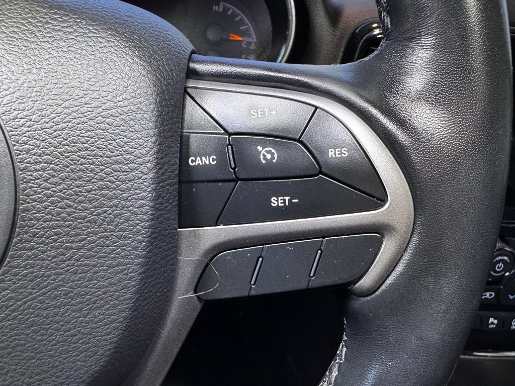 Used 2021 Jeep Grand Cherokee Laredo X AWD/4WD image 24