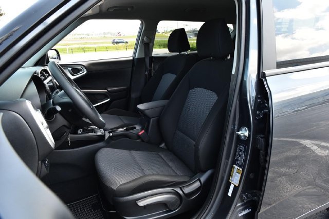 Used 2025 Kia Soul LX w/ LX Technology Package FWD image 18
