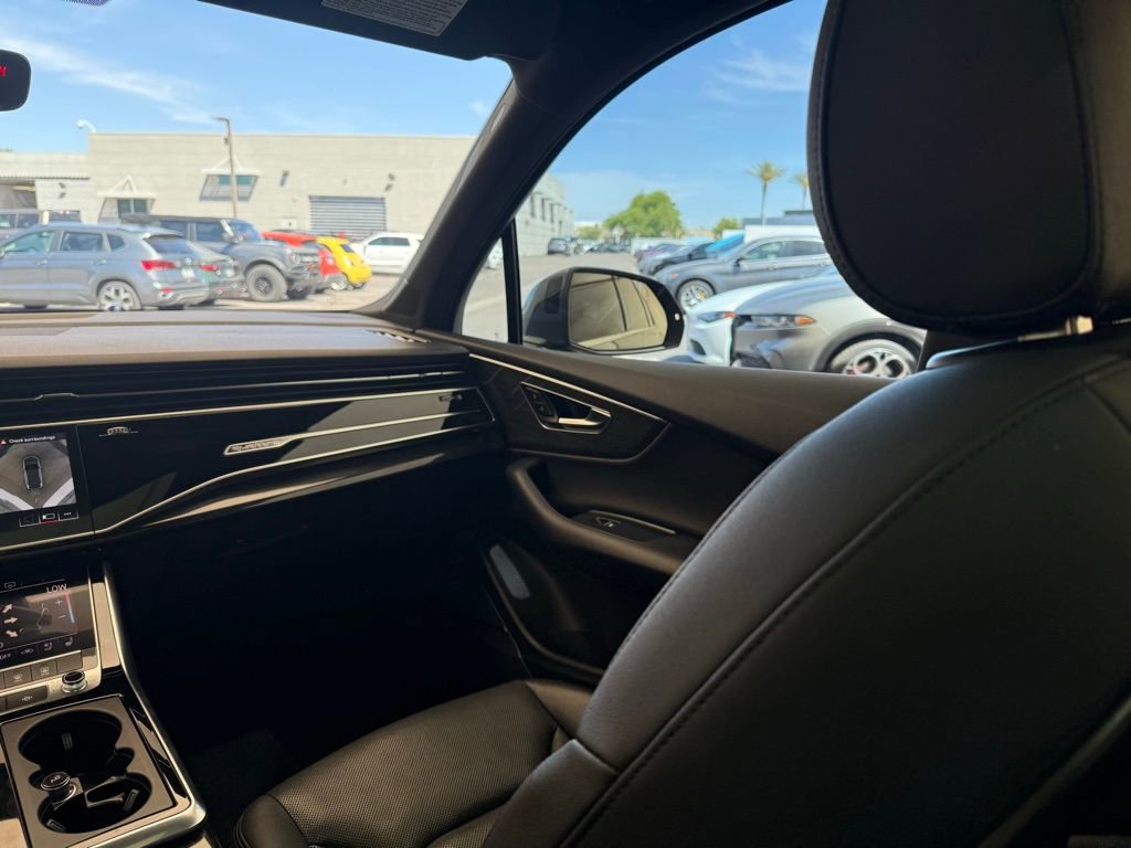 Used 2020 Audi Q7 2.0T Premium Plus w/ Premium Plus Package AWD/4WD image 32