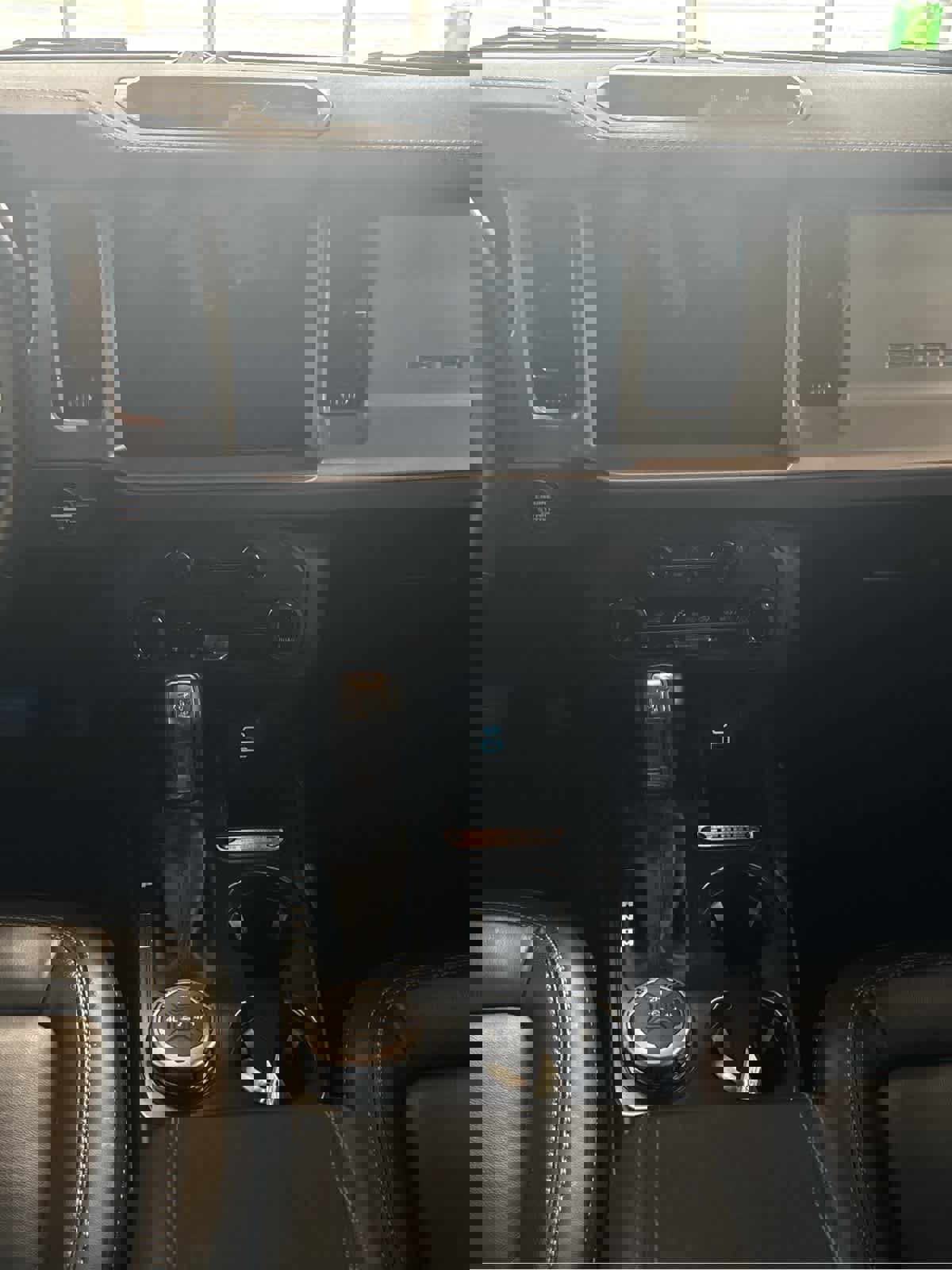 Used 2025 Ford Bronco Outer Banks image 15