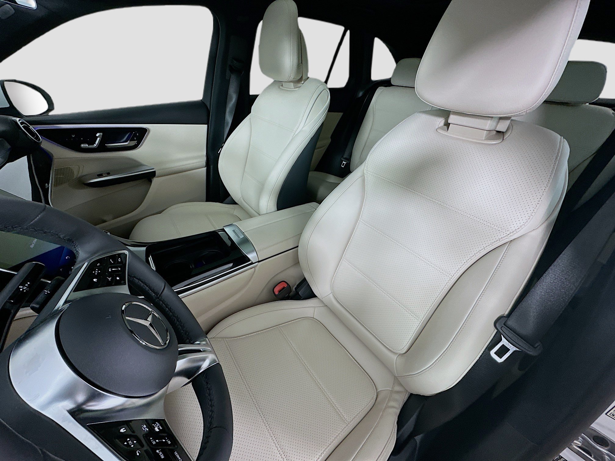 Used 2026 Mercedes-Benz GLC 300 4MATIC image 26