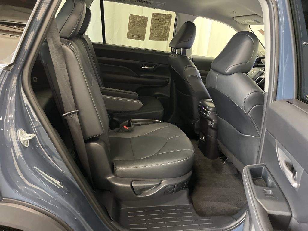 Used 2024 Toyota Grand Highlander AWD image 24