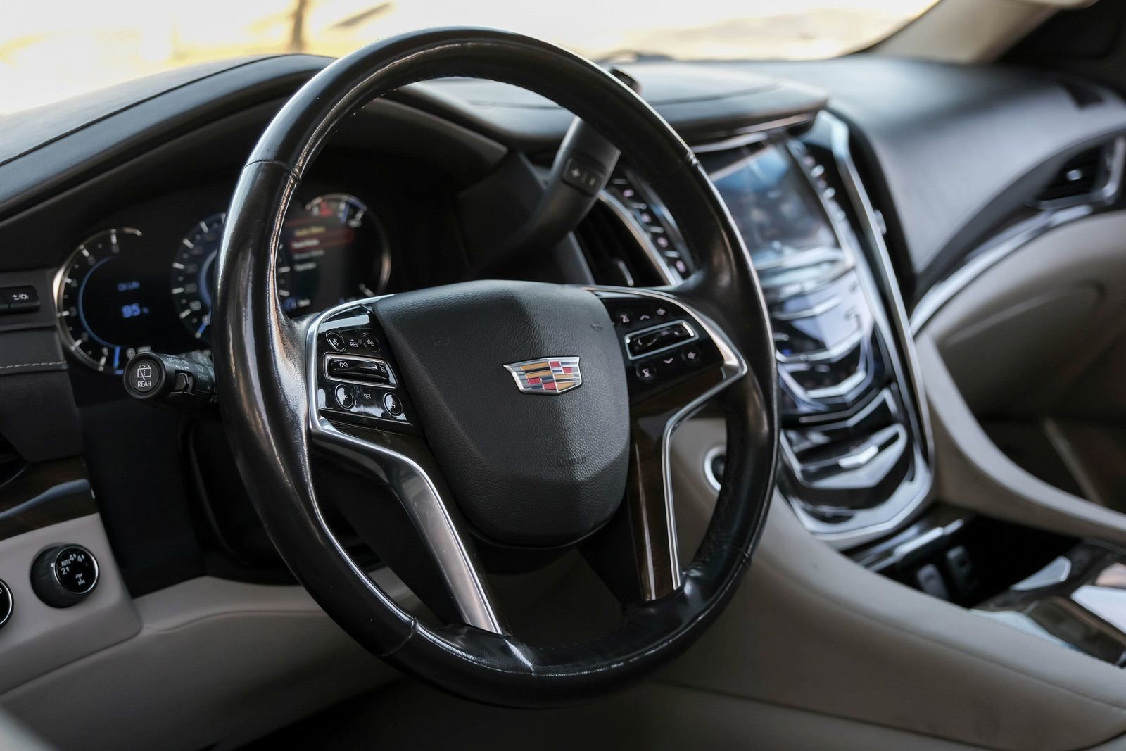 Used 2020 Cadillac Escalade ESV Luxury image 19