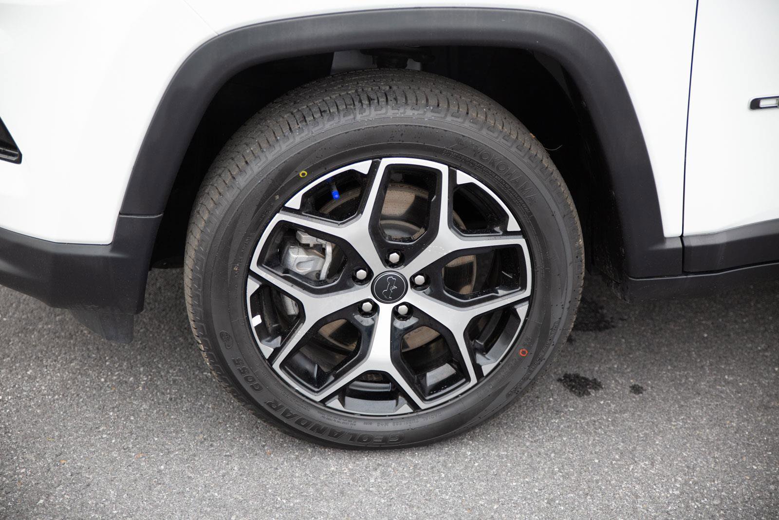 Used 2025 Jeep Compass Limited AWD/4WD image 9