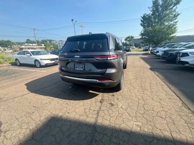 Used 2023 Jeep Grand Cherokee Laredo AWD/4WD image 13