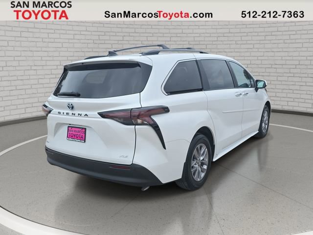 Used 2025 Toyota Sienna XLE image 5