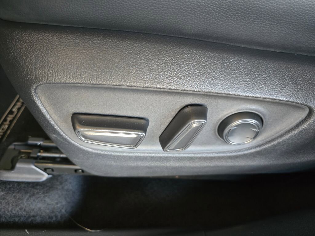 Used 2024 Toyota Highlander XLE AWD/4WD image 25