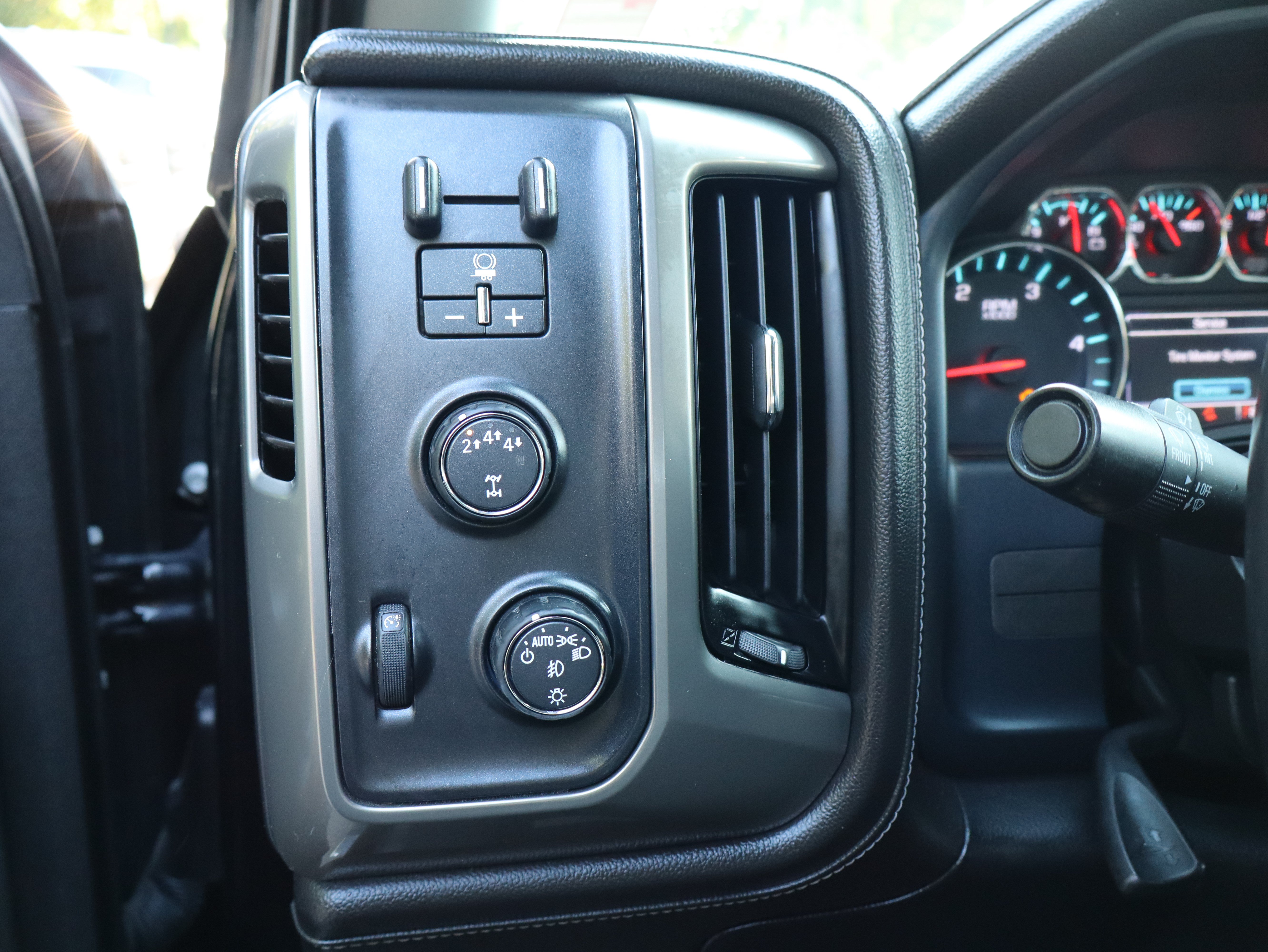 Used 2018 Chevrolet Silverado 2500 High Country w/ Duramax Plus Package AWD/4WD image 25