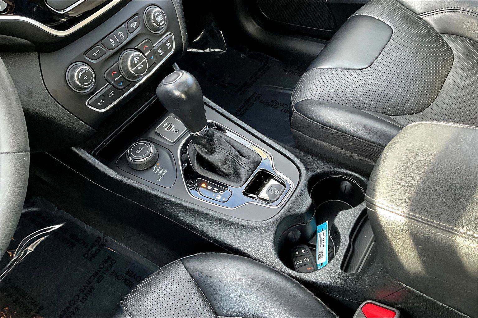 Used 2022 Jeep Cherokee Limited image 12