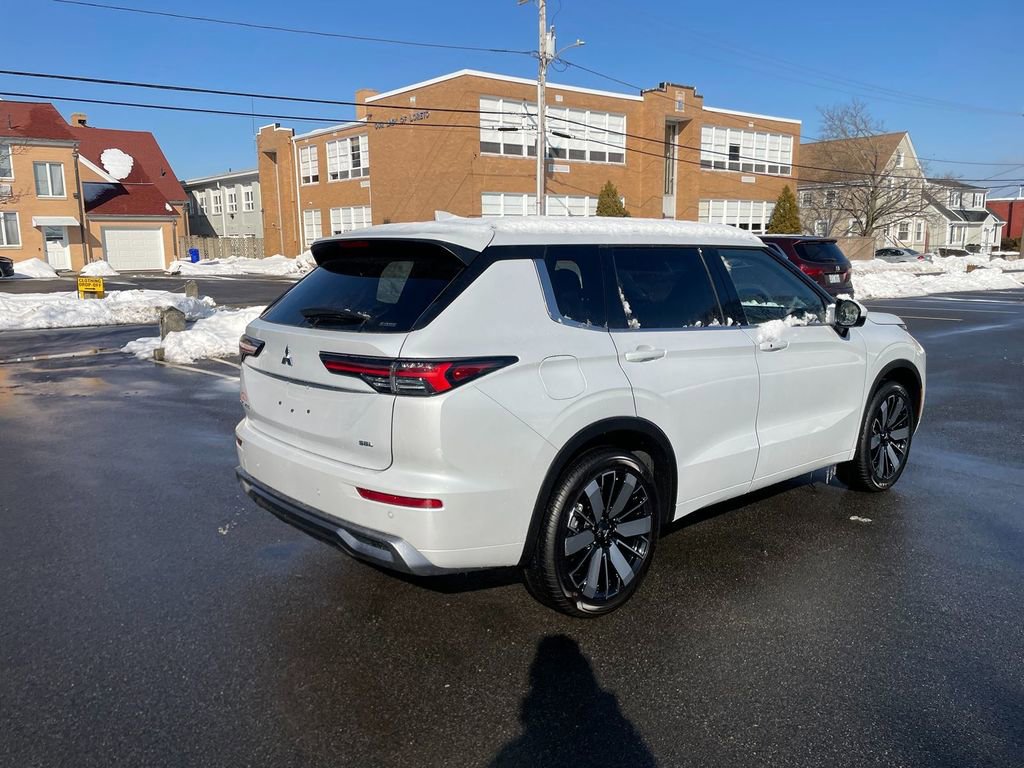 New 2026 Mitsubishi Outlander SEL image 5