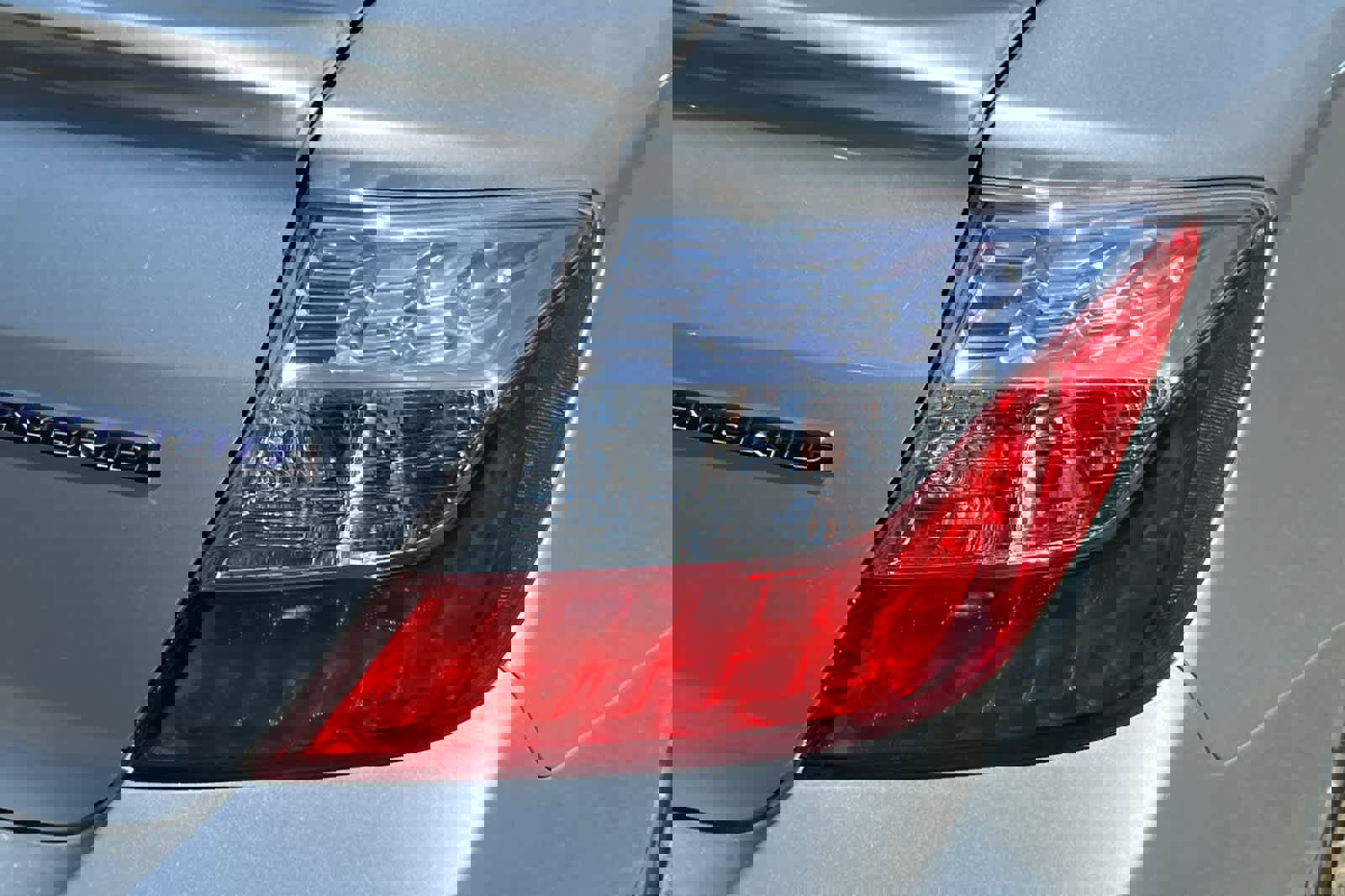 Used 2012 Honda Civic Hybrid Sedan image 18