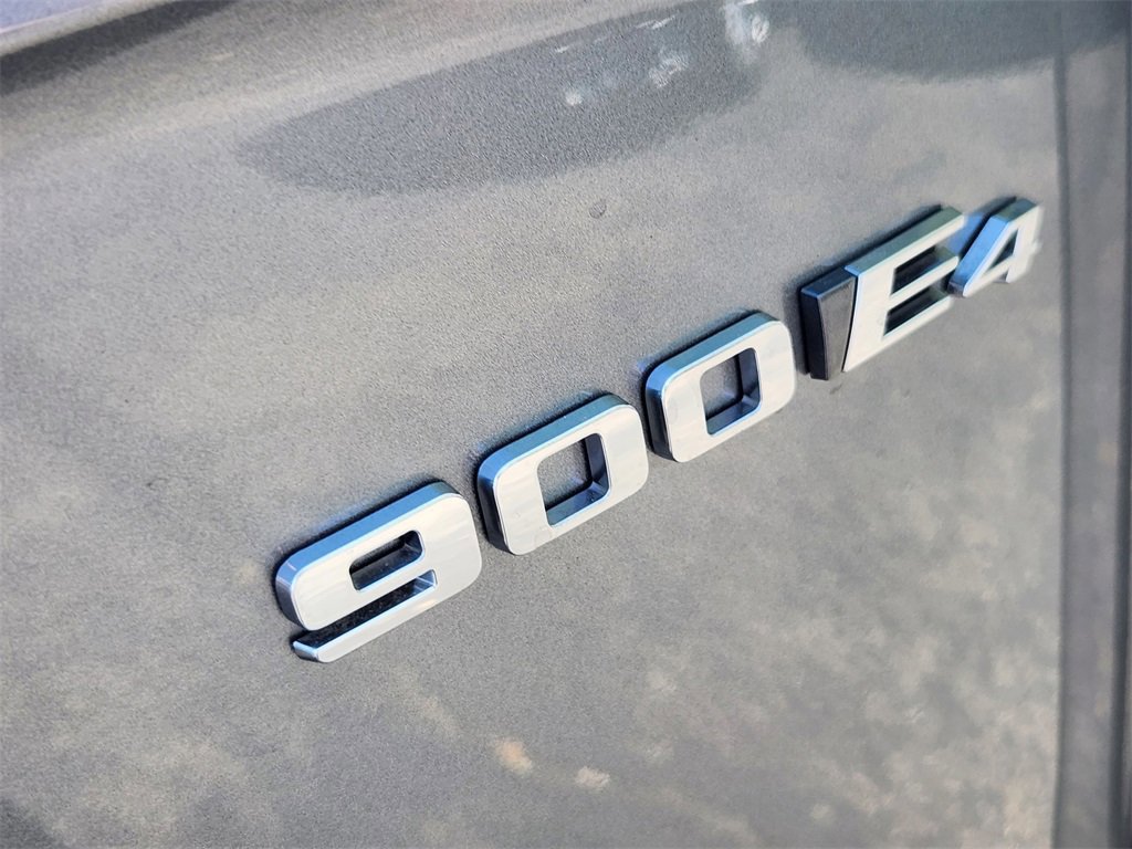 New 2026 Cadillac Vistiq Sport w/ LPO, Floor Liner Package image 7