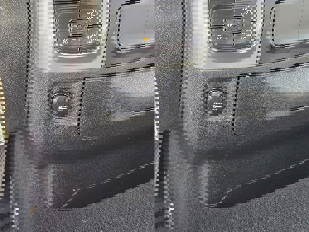 Used 2024 RAM 1500 Classic SLT image 28