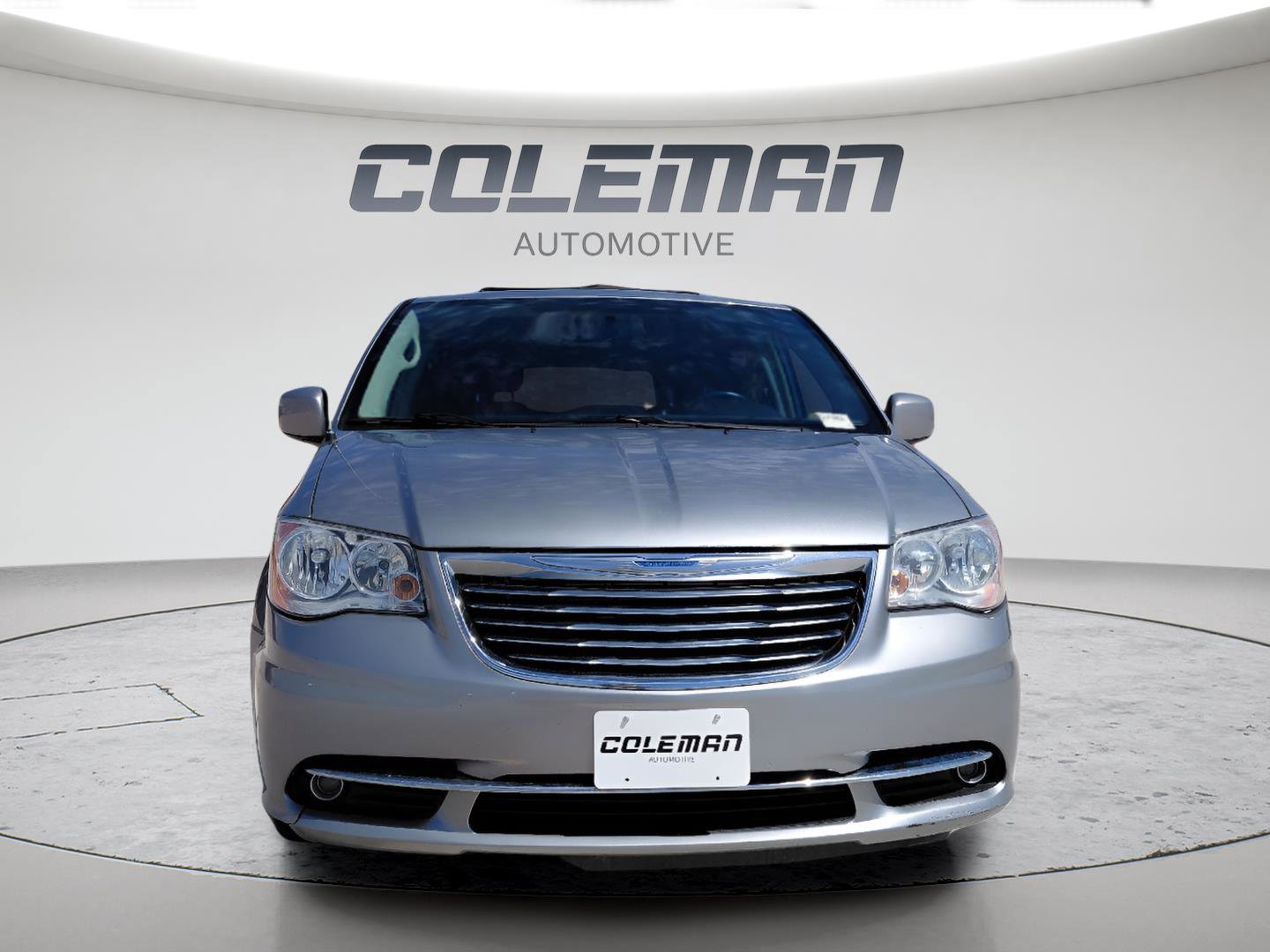 Used 2015 Chrysler Town & Country Touring FWD image 8