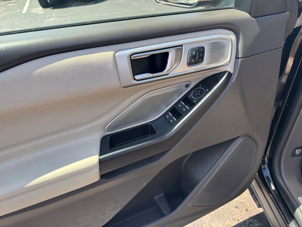 Used 2020 Ford Explorer Platinum w/ Premium Technology Package AWD/4WD image 21