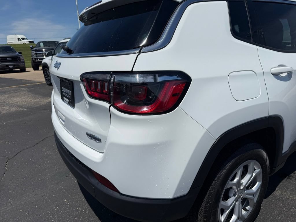 Used 2024 Jeep Compass Latitude AWD/4WD image 26