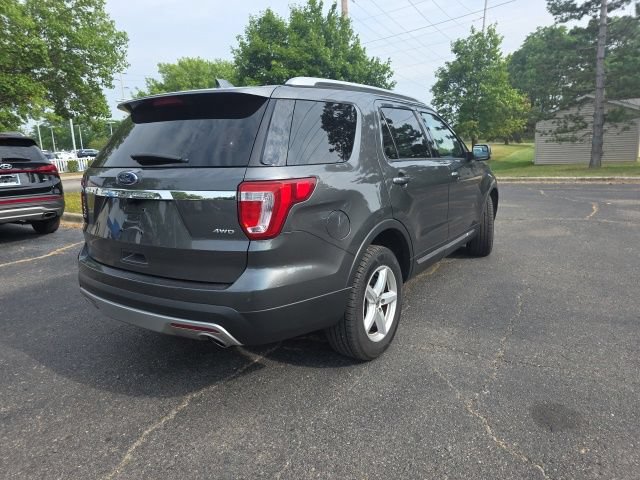 Used 2016 Ford Explorer XLT w/ Equipment Group 202A AWD/4WD image 10