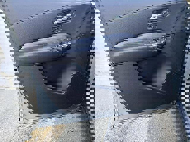 Used 2025 Cadillac XT4 Premium Luxury FWD image 14