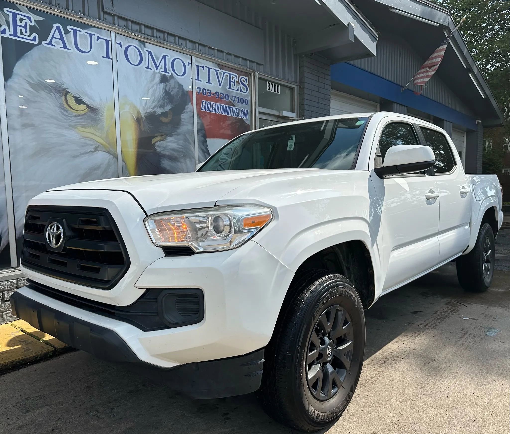 Used 2017 Toyota Tacoma SR image 7