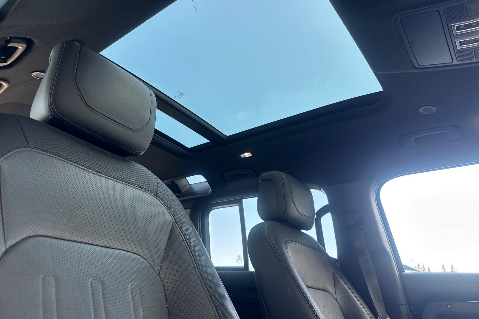 Used 2022 Land Rover Defender 110 X-Dynamic HSE AWD/4WD image 18