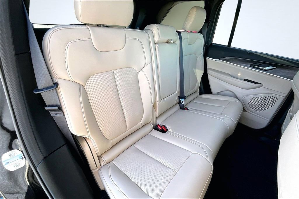 New 2025 Jeep Grand Cherokee Limited image 9
