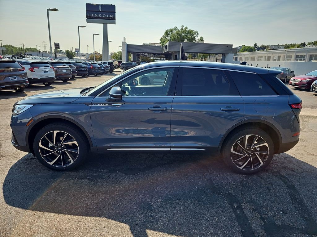 New 2025 Lincoln Corsair Reserve image 4