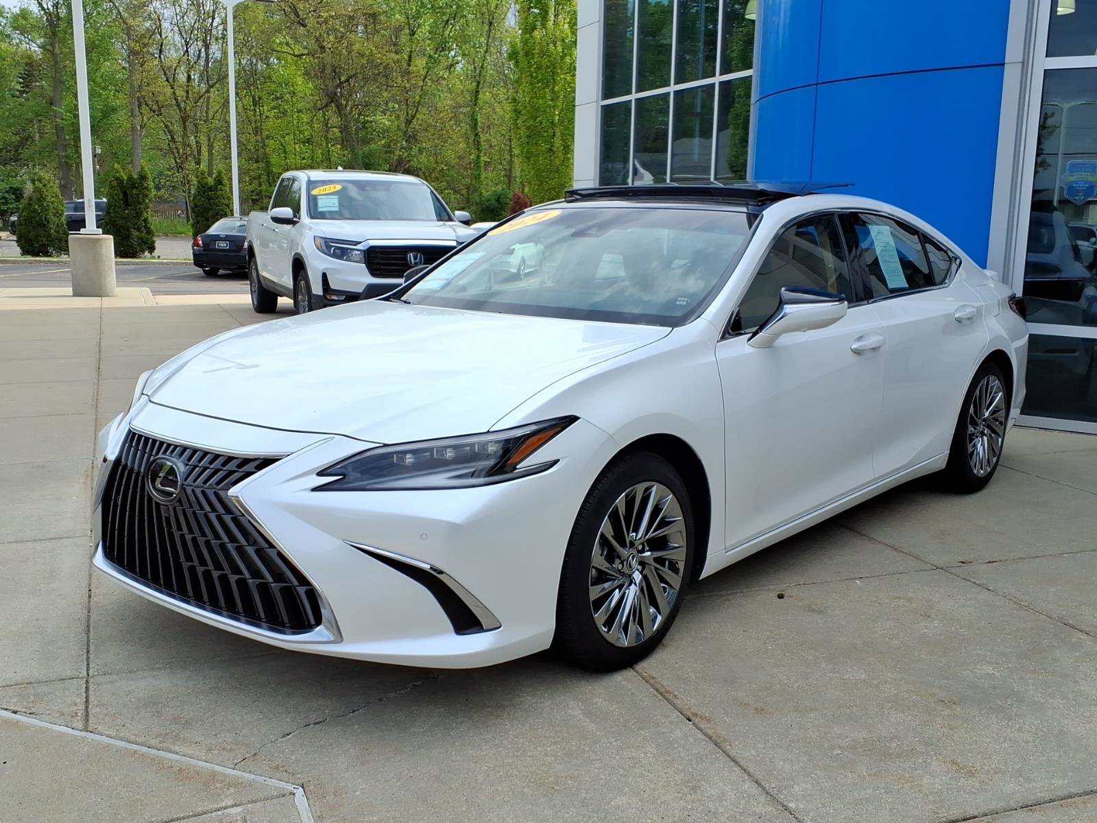 Used 2024 Lexus ES 350 Ultra Luxury w/ Accessory Package (Z1) FWD image 3