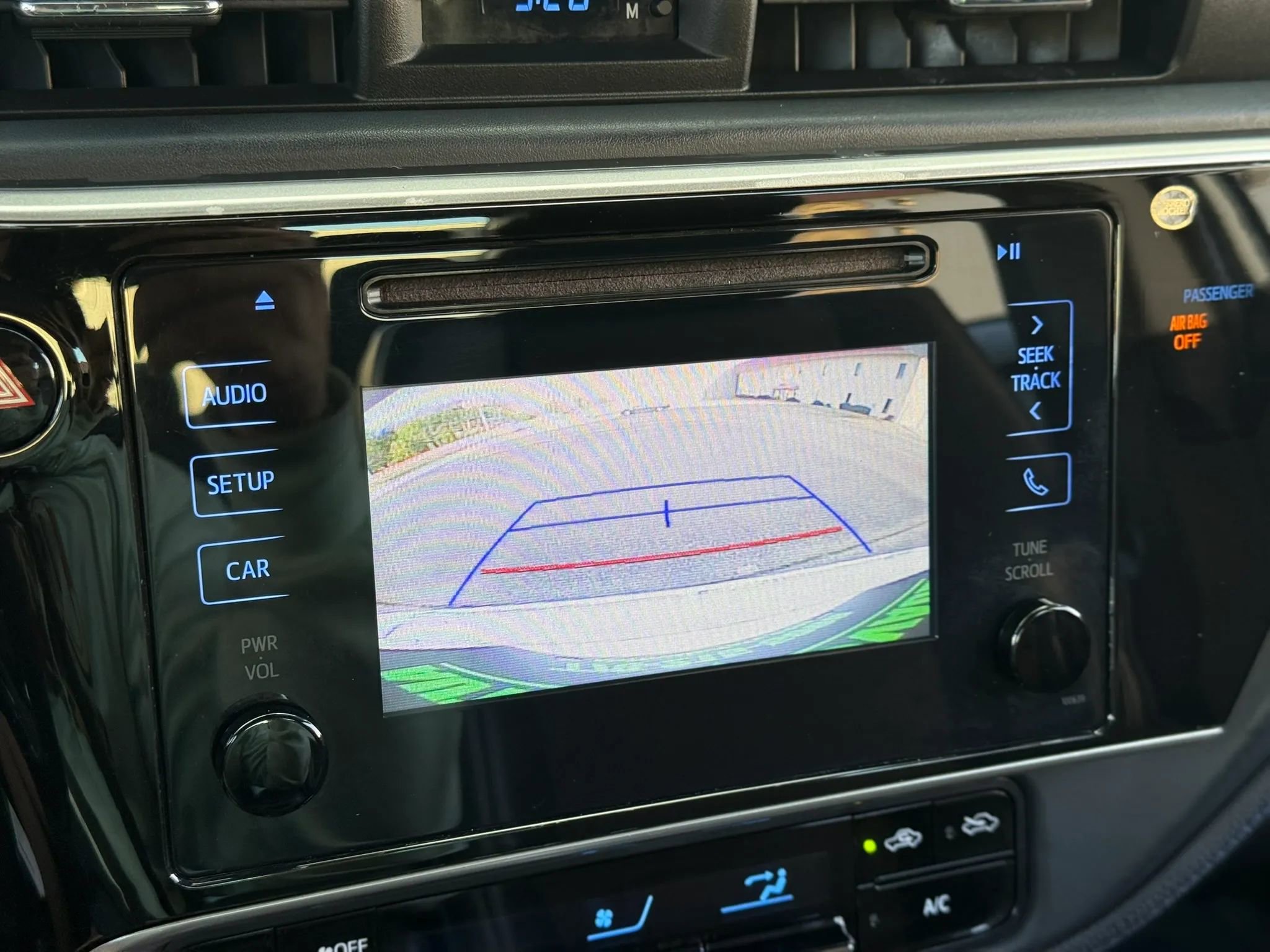 Used 2018 Toyota Corolla SE image 21