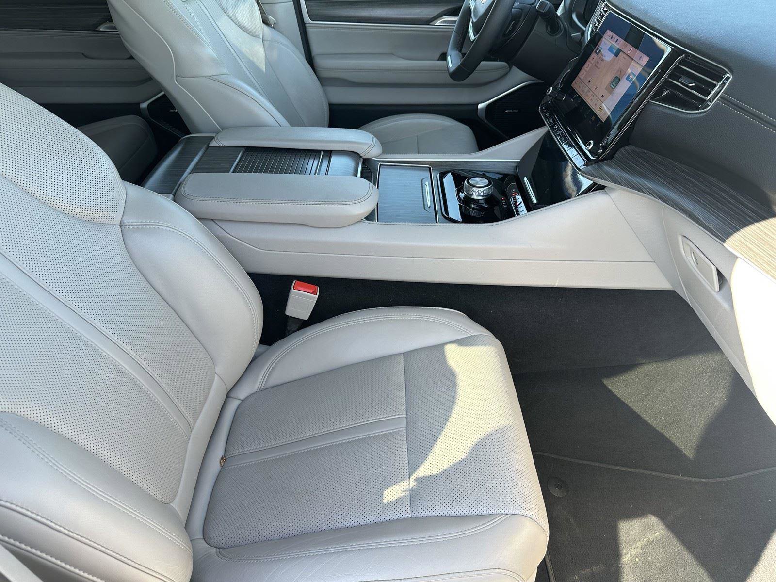 Used 2024 Jeep Wagoneer L Series II image 29