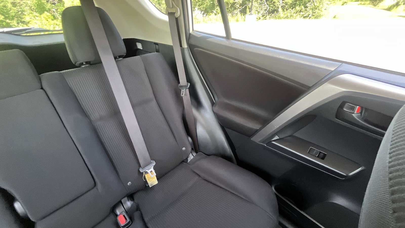 Used 2017 Toyota RAV4 LE AWD/4WD image 35