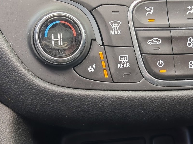 Used 2022 Chevrolet Equinox RS w/ RS Leather Package image 38