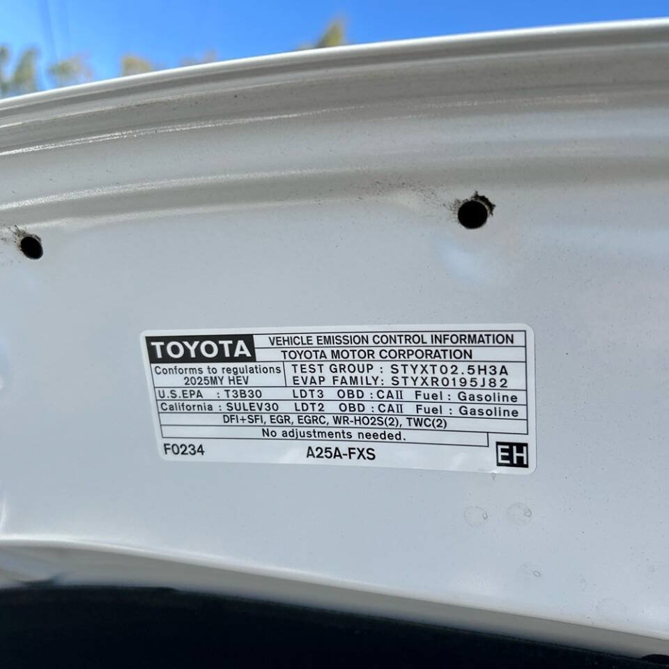 Used 2025 Toyota Sienna XLE w/ XLE Plus Package FWD image 33