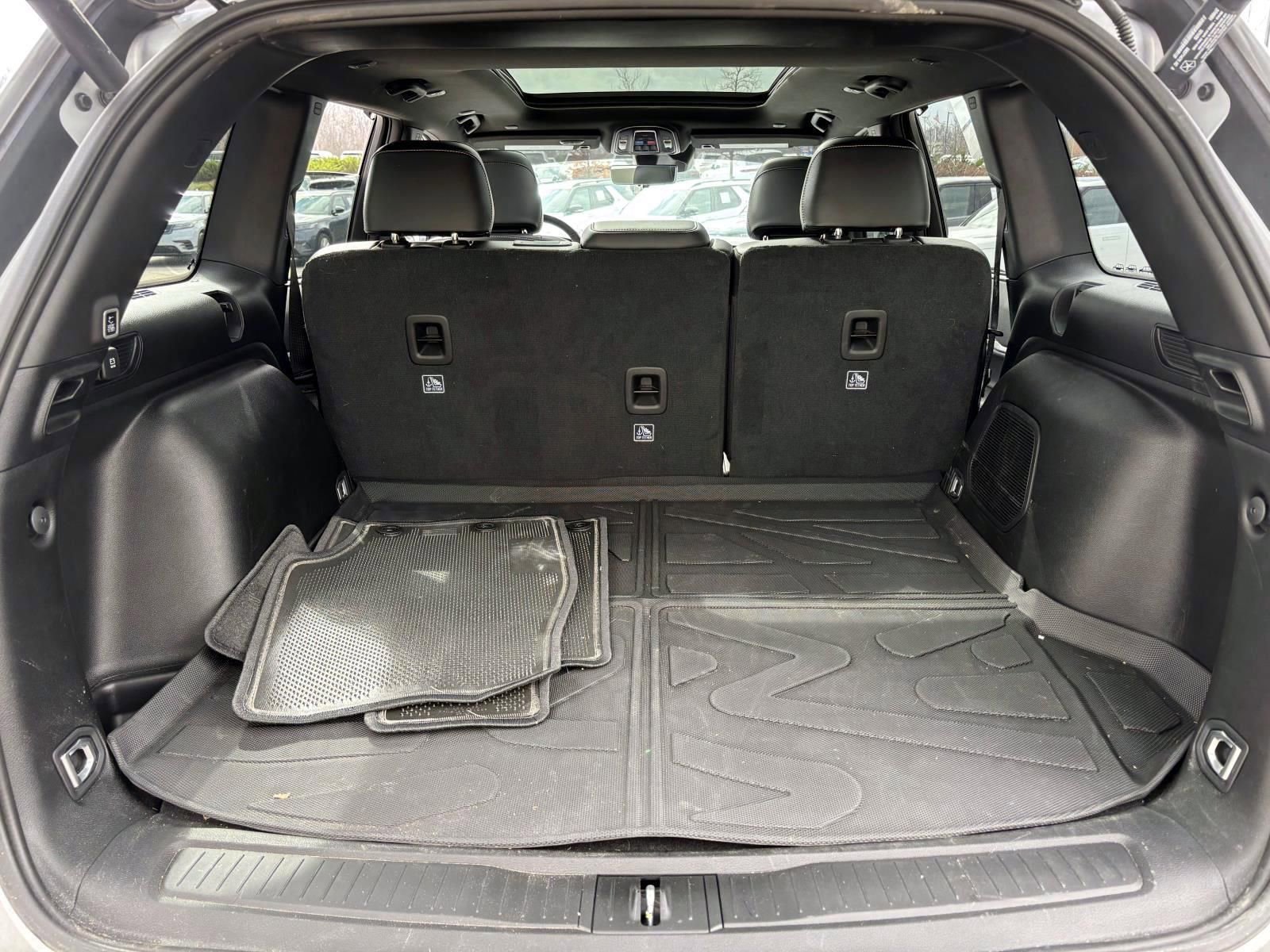 Used 2025 Jeep Grand Cherokee Limited w/ Luxury Tech Group II image 9