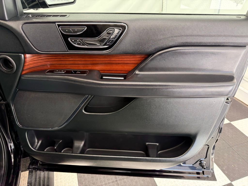 Used 2024 Lincoln Navigator Reserve image 23