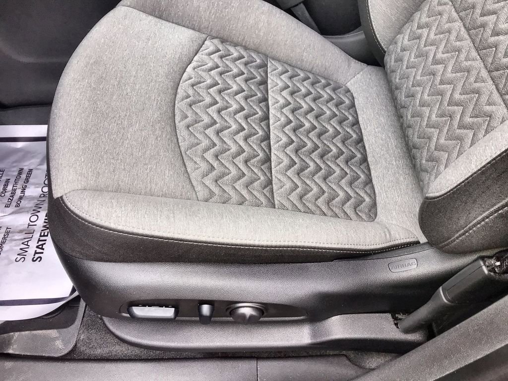 Used 2024 Chevrolet Equinox LT image 12