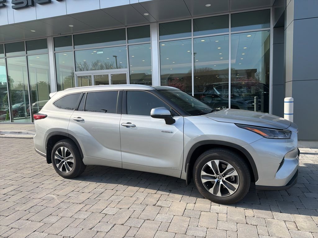 Used 2021 Toyota Highlander XLE image 4
