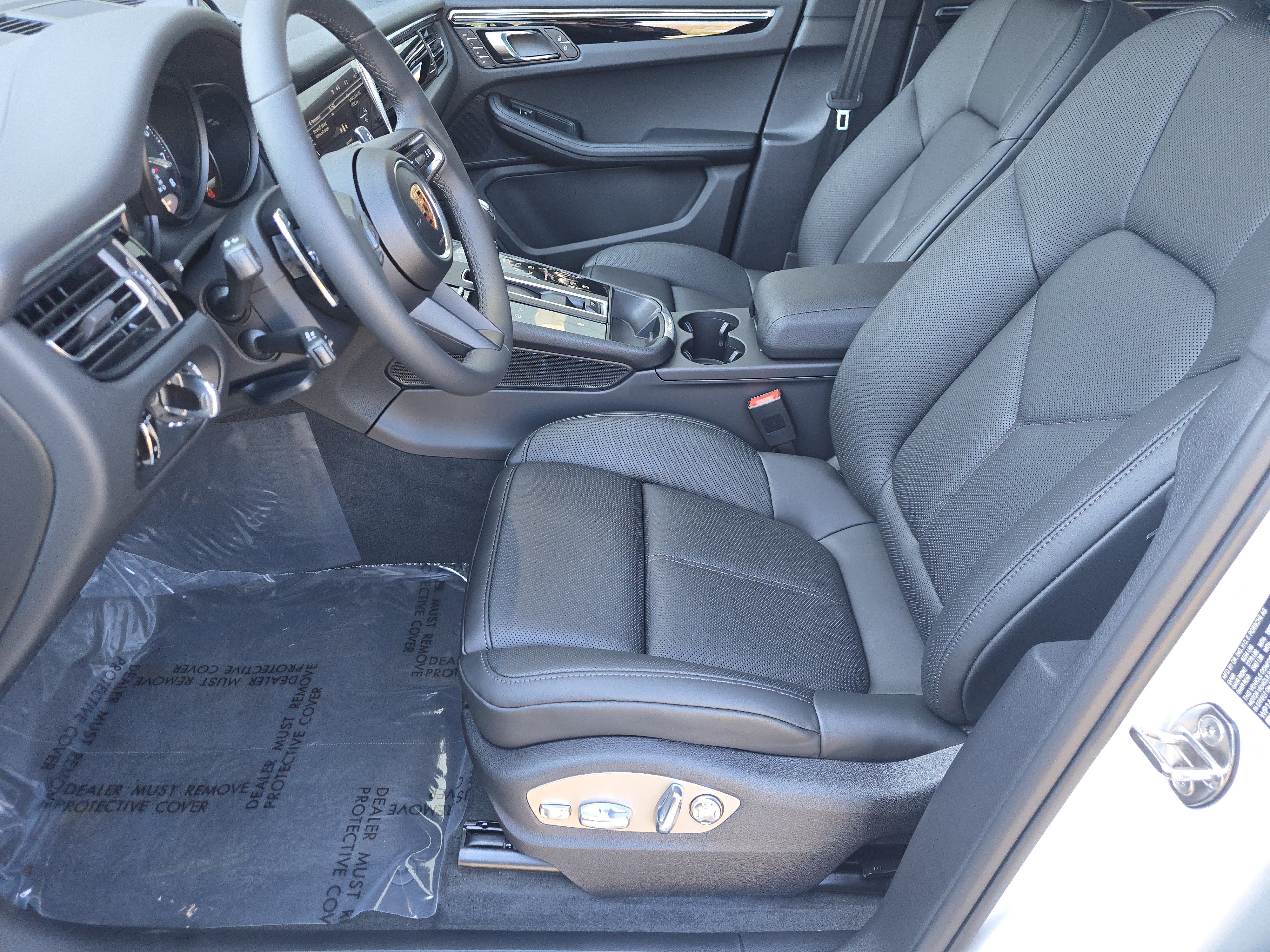 New 2026 Porsche Macan AWD/4WD image 5