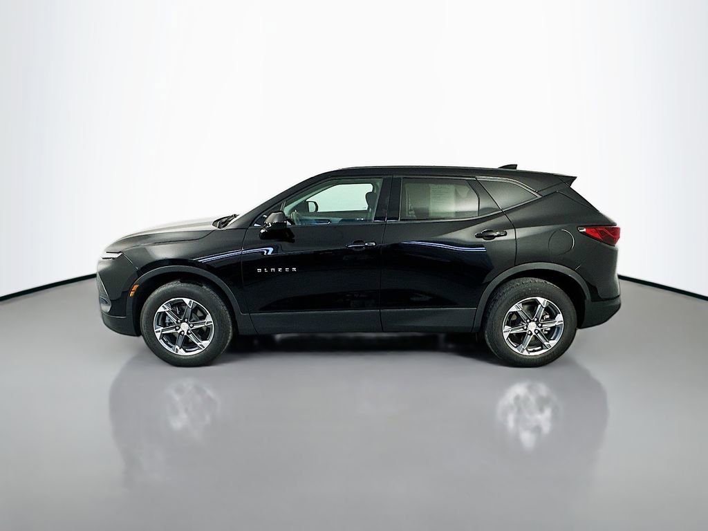 Used 2025 Chevrolet Blazer LT FWD image 4