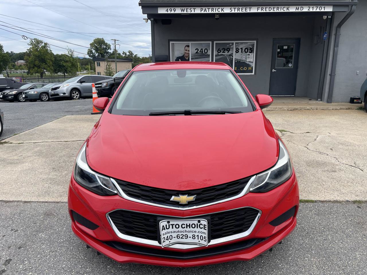 Used 2018 Chevrolet Cruze LT FWD image 2