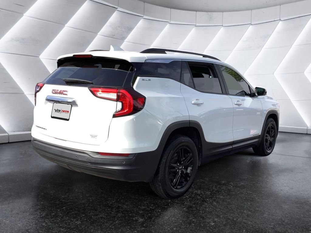 Used 2024 GMC Terrain SLE w/ Driver Convenience Package FWD image 4