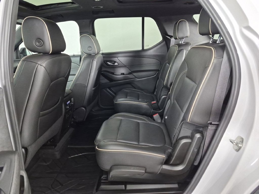 Certified 2023 Chevrolet Traverse Premier w/ Redline Edition FWD image 32