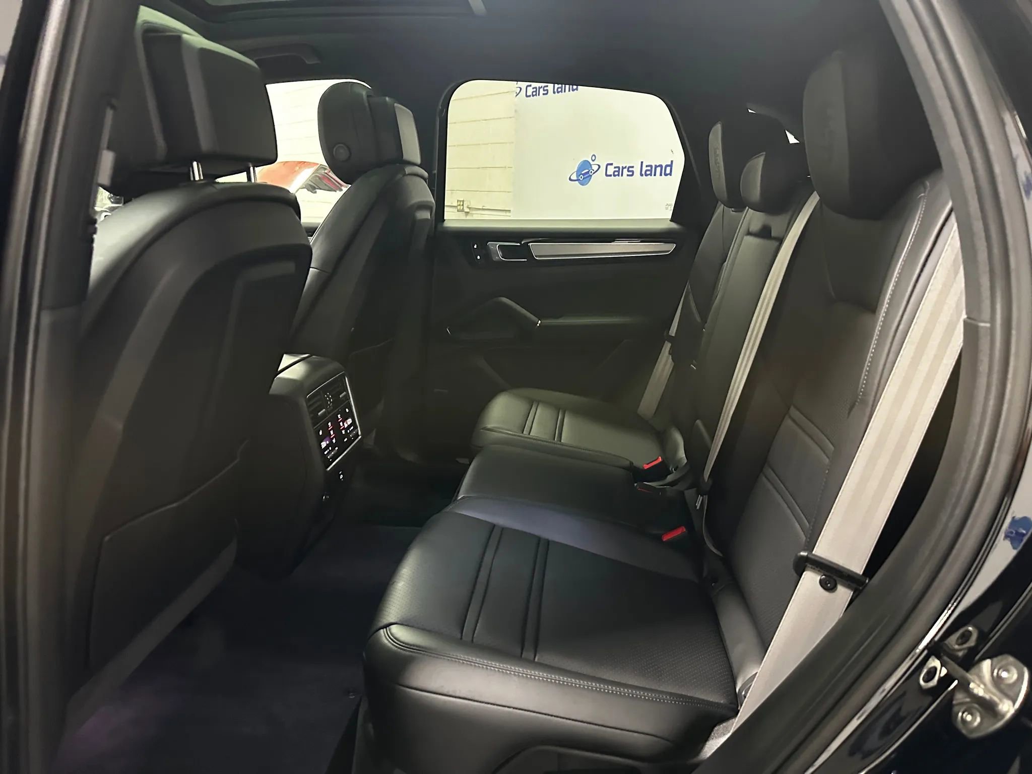 Used 2023 Porsche Cayenne image 14
