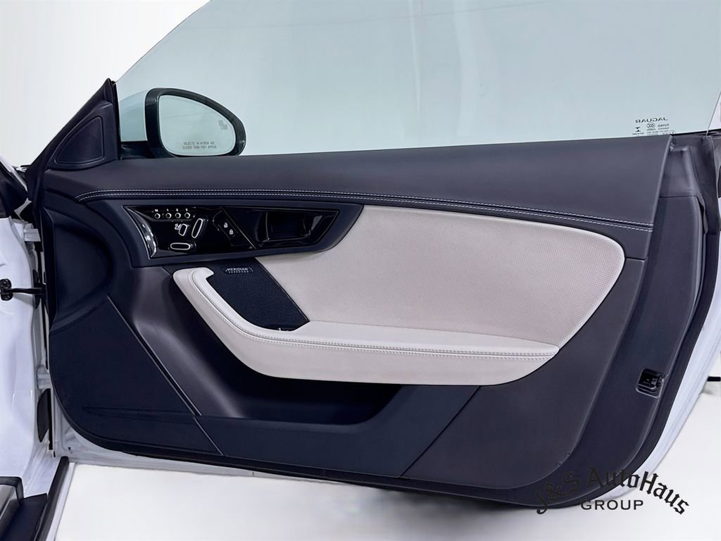 Used 2022 Jaguar F-TYPE Coupe image 32