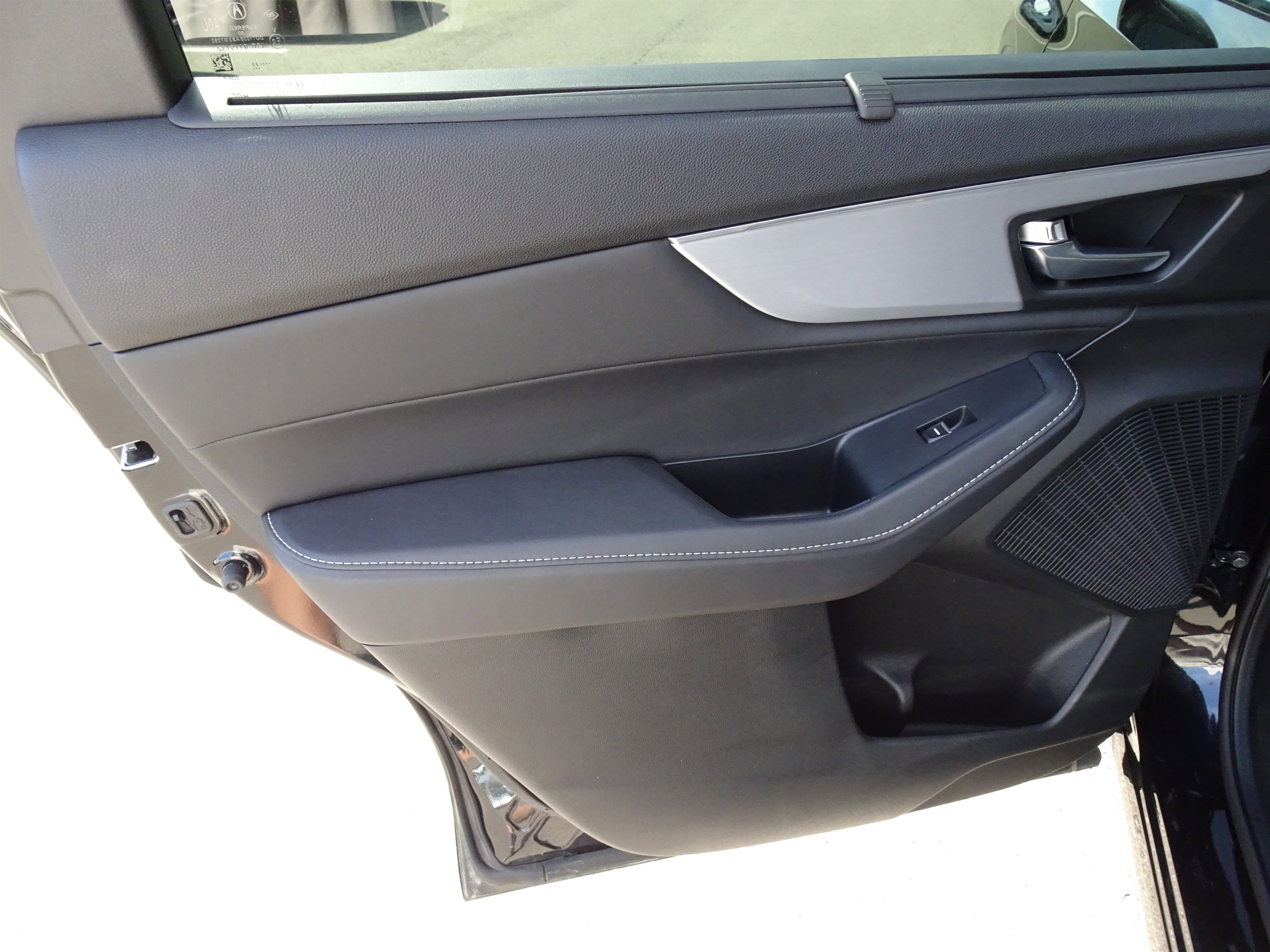 Used 2023 Acura MDX SH-AWD w/ Technology Package image 16