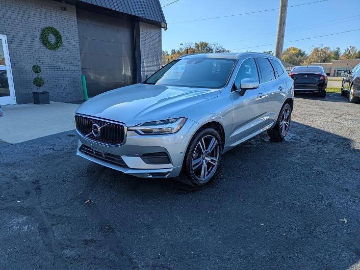 Used 2018 Volvo XC60 T5 Momentum w/ Vision Package AWD/4WD image 2