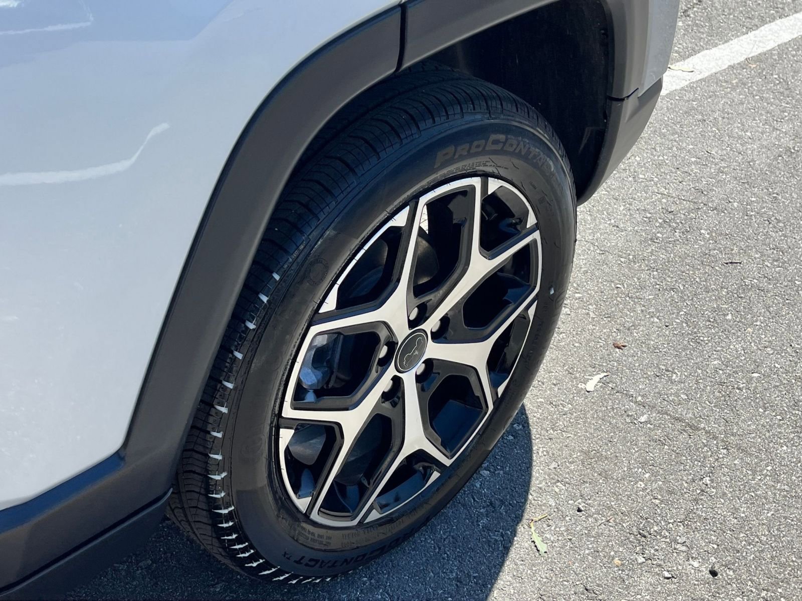 Used 2025 Jeep Compass Limited image 31