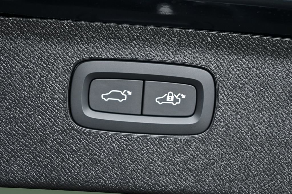 Used 2026 Volvo XC90 B6 Plus w/ Protection Package Premier image 35