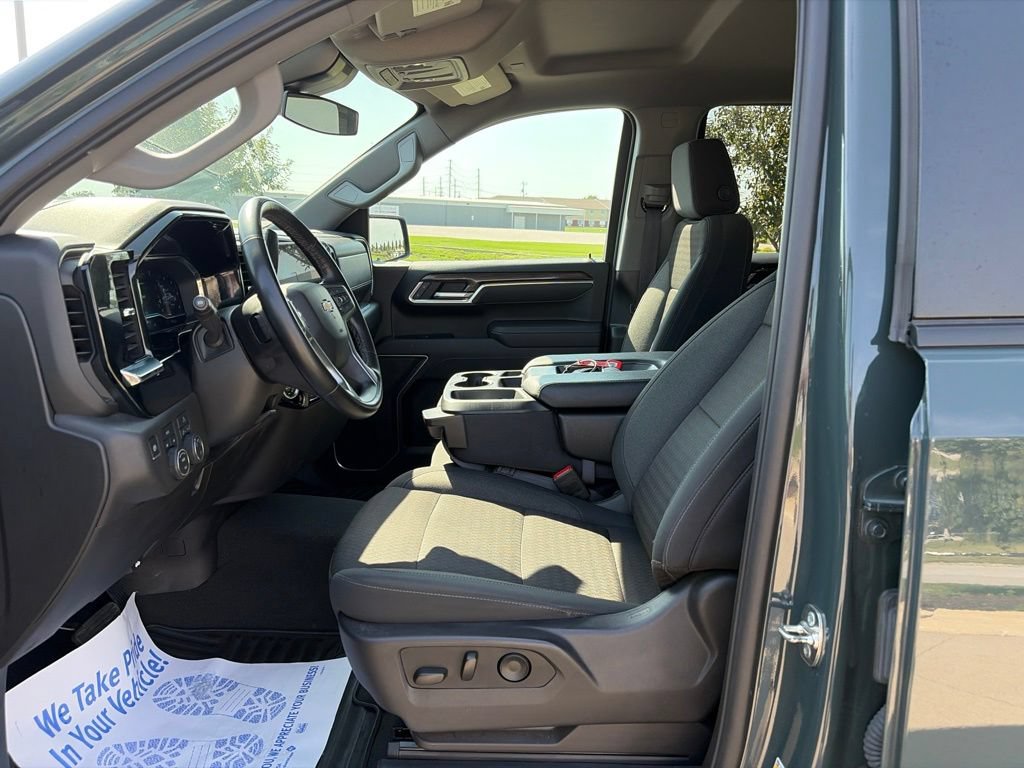 Used 2025 Chevrolet Silverado 1500 LT AWD/4WD image 45