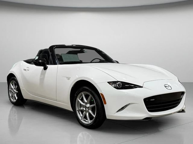 Used 2017 MAZDA MX-5 Miata Sport RWD image 2